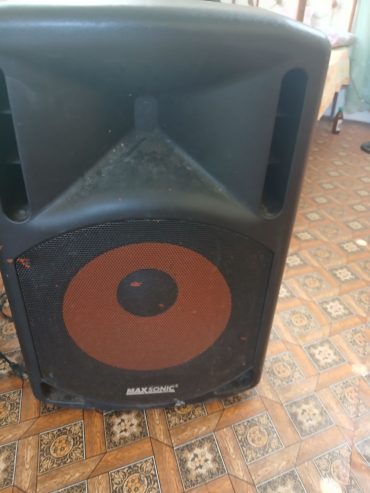 MAXSONIC 300W SPEAKER GOOD CONDITION