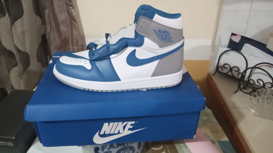 Jordan retro 1 true blue