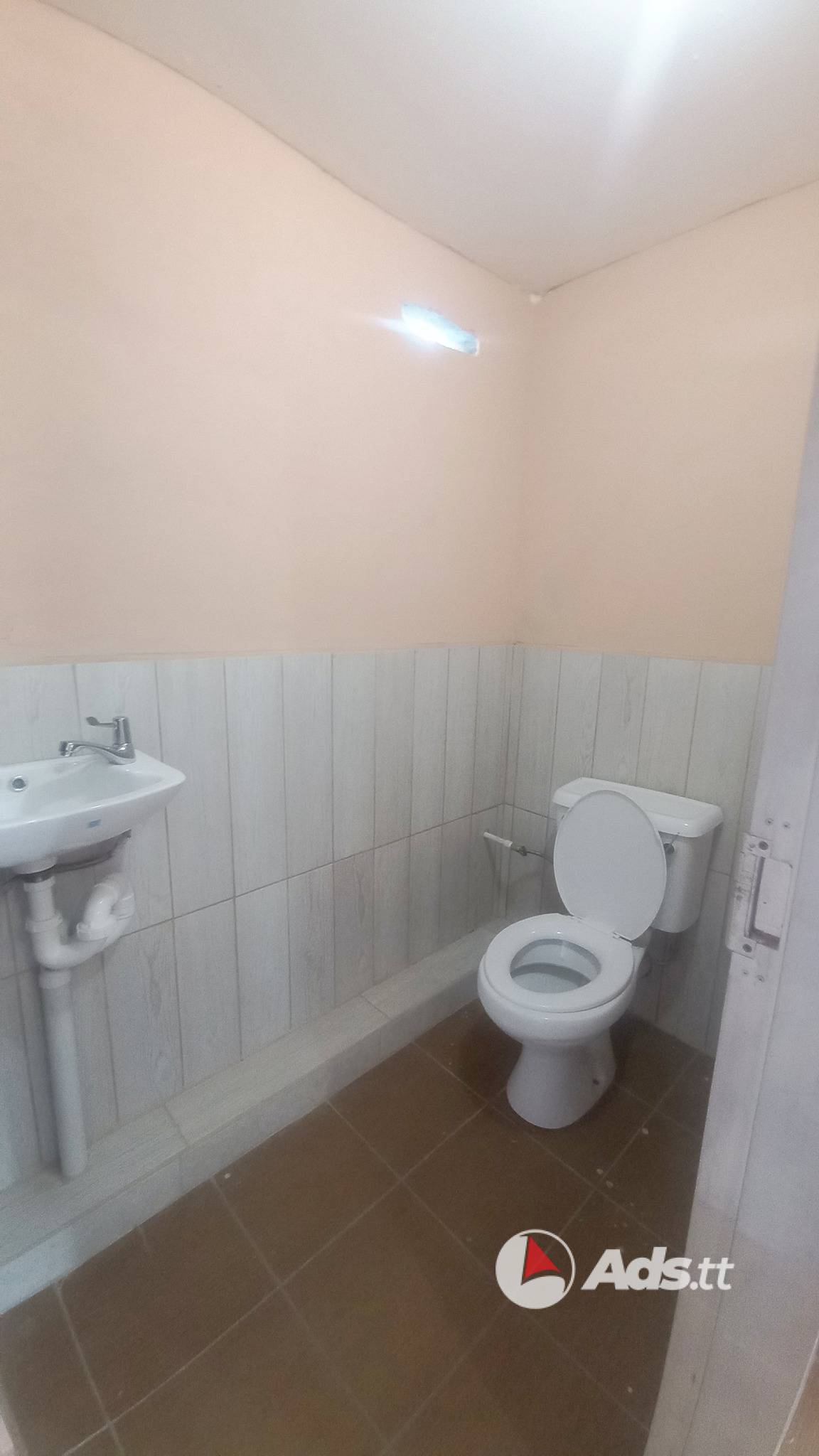 KELLY VILLAGE, COMMERCIAL SPACES