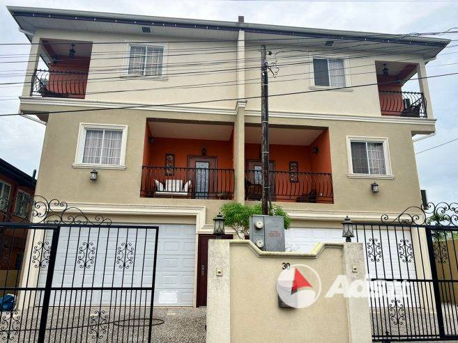 SAN FERNANDO TRI-LEVEL TOWNHOUSE