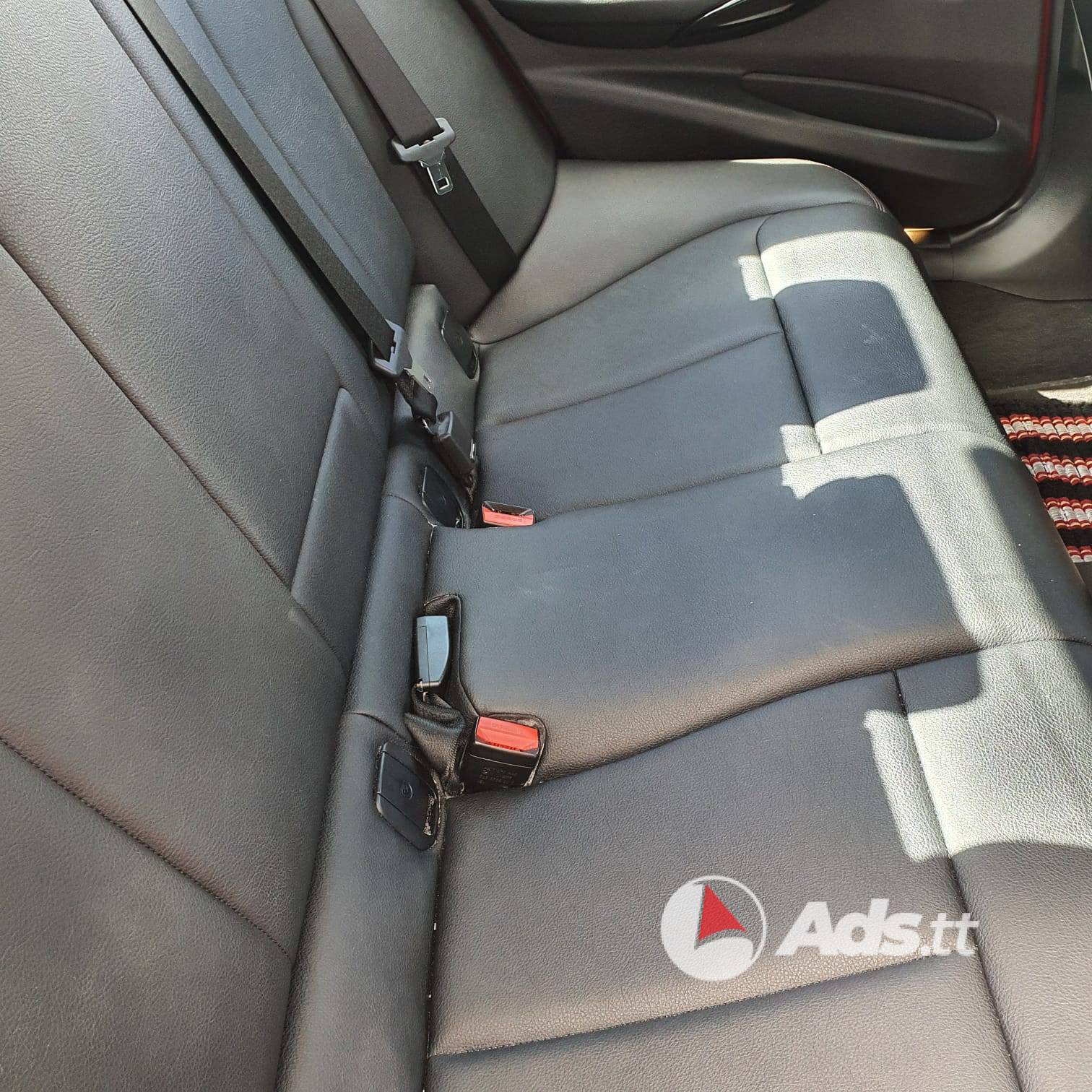 🚗✨ FOR SALE: 2015 BMW 318i ✨🚗