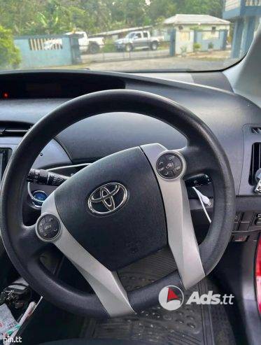 🚗✨ FOR SALE: 2013 Toyota Prius (Hybrid) ✨🚗