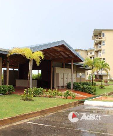 Seafront condo for rent in Claxton Bay