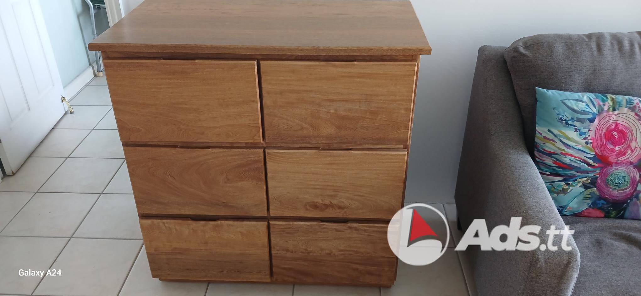 Chest of drawers