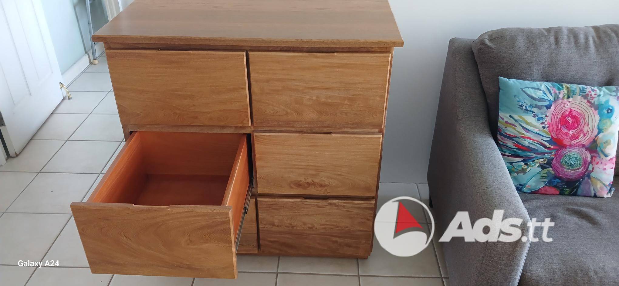 Chest of drawers