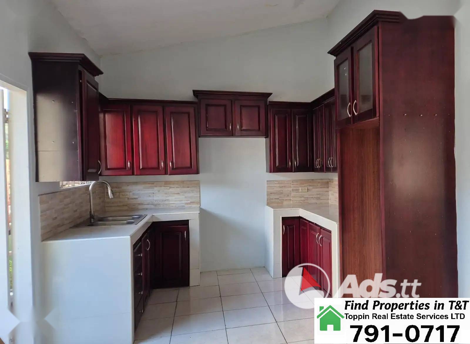 🏡✨ Modern 3-Bedroom Upstairs Apartment in Santa Cruz – Only $5,500/month!