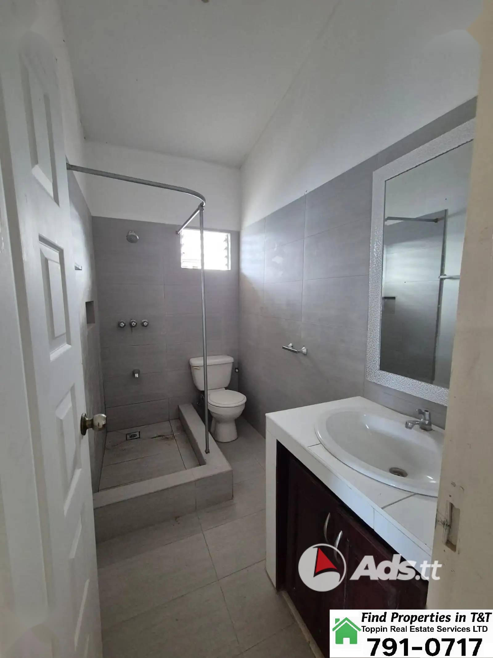 🏡✨ Modern 3-Bedroom Upstairs Apartment in Santa Cruz – Only $5,500/month!