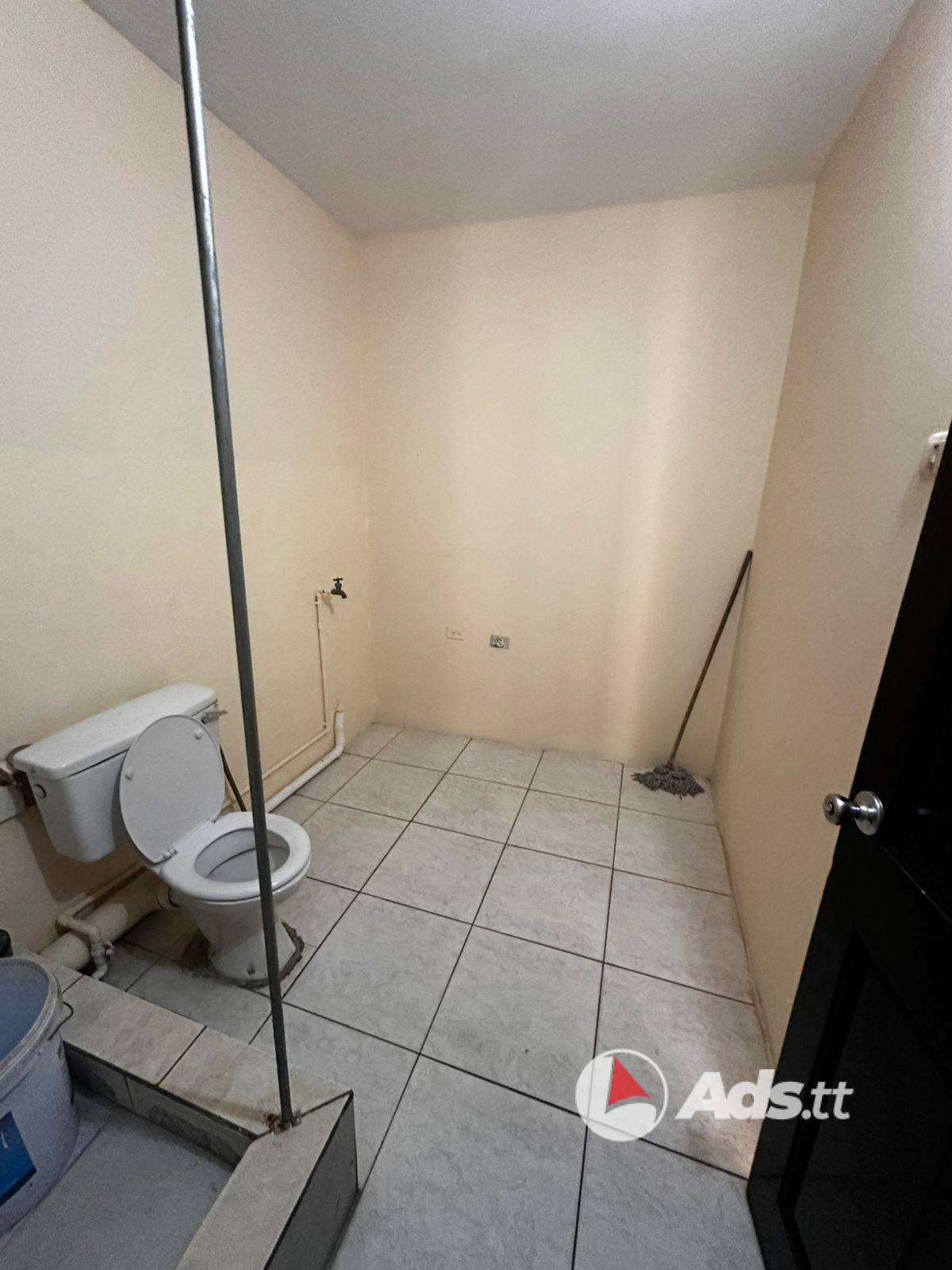 3 Bedroom Upstairs Apartment for Rent – Arena Road Freeport