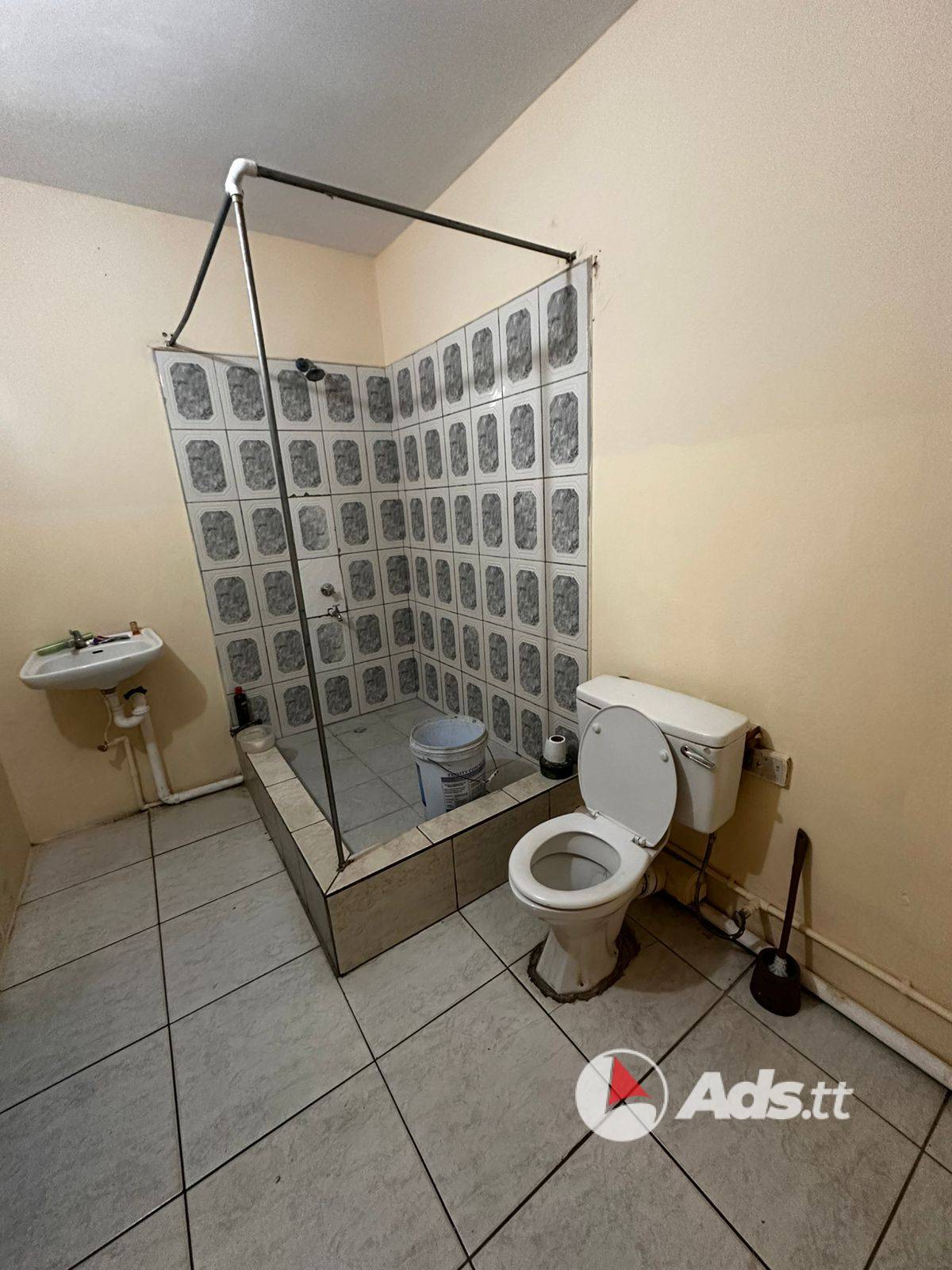 3 Bedroom Upstairs Apartment for Rent – Arena Road Freeport