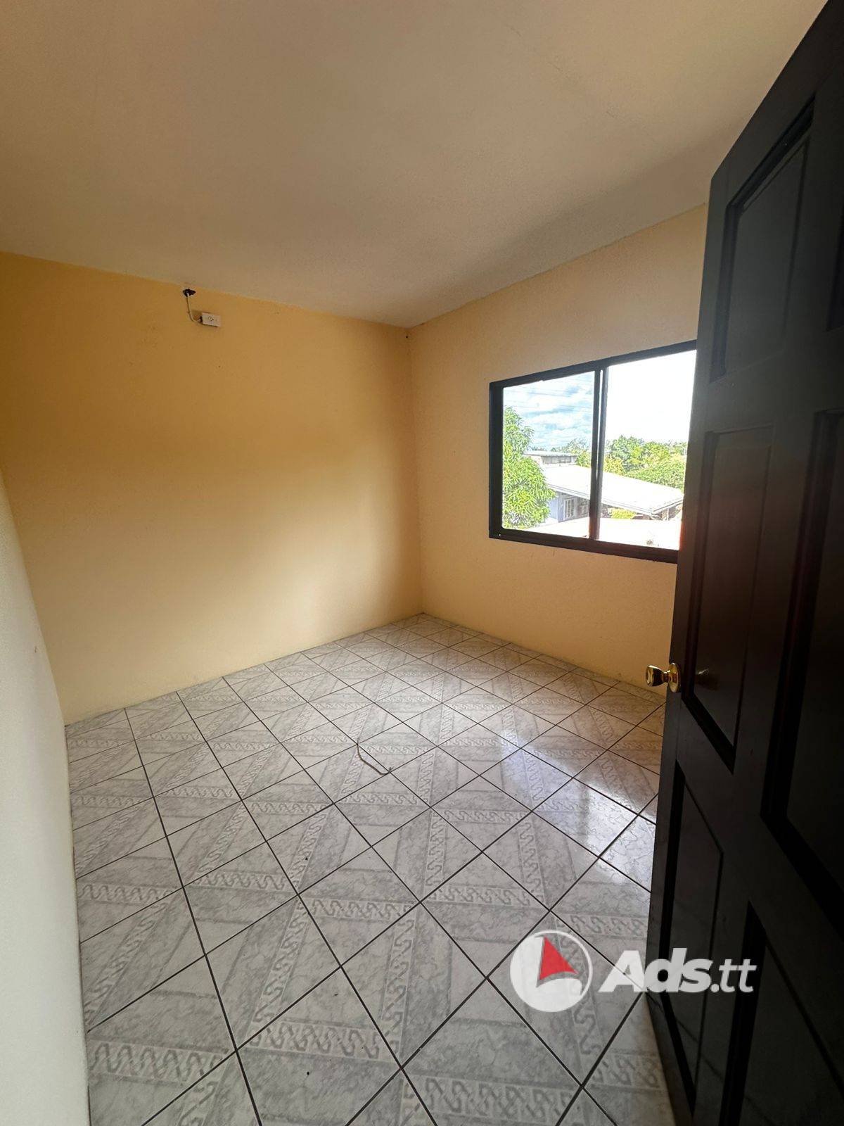 3 Bedroom Upstairs Apartment for Rent – Arena Road Freeport