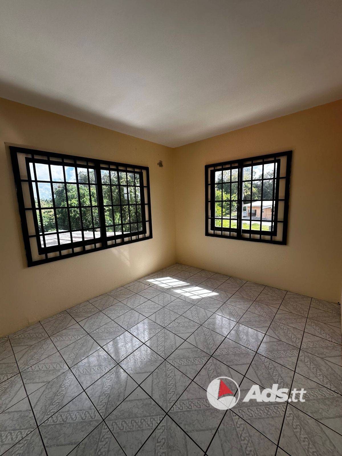 3 Bedroom Upstairs Apartment for Rent – Arena Road Freeport