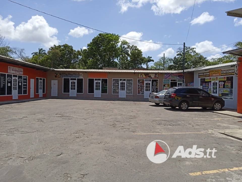 Commercial Space for Rent. Freeport. 300 Sq Ft. $3450 Per Mth. WhatsApp 678-6009