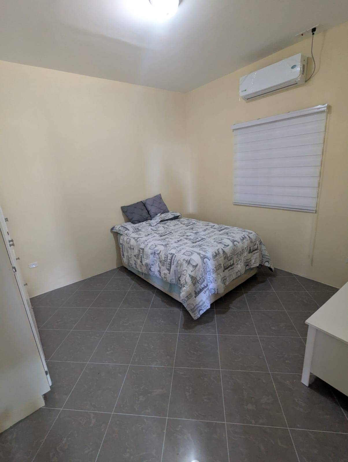 Furnished apartment for rent in Glencoe