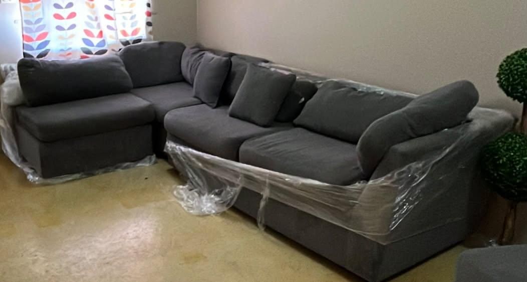 LARGE 4-SEATER LIVING ROOM SET + OTTOMAN